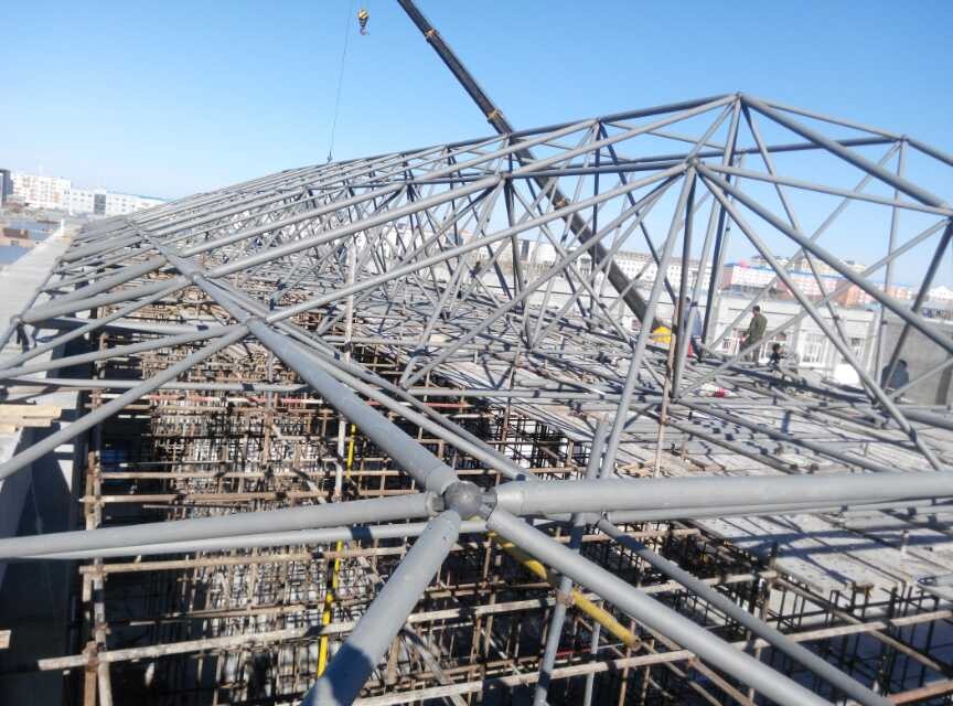 泰州商贸城屋顶网架工程